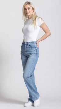 Vionne Z Daiva Wash Wide Leg Jean